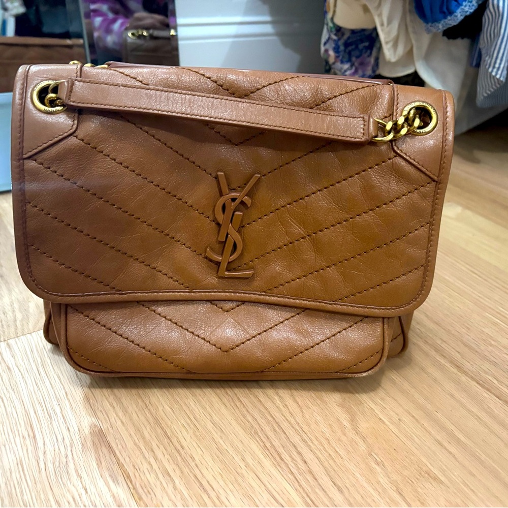 Saint Laurent Nikki Bag size medium